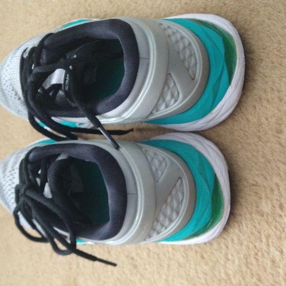 ASICS Gel-Kayano 24 Running Shoes - Picture 9 of 12